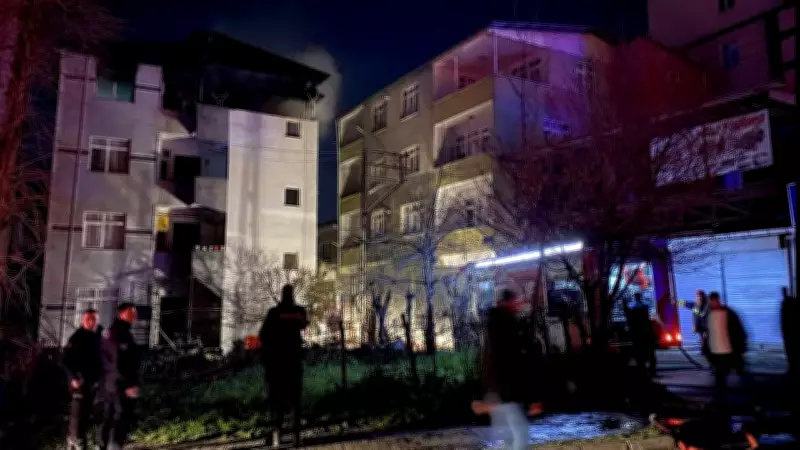 Samsun'da Ev Sahibi, Çatı Katındaki Yangını Söndürmeye Çalışırken Yaralandı