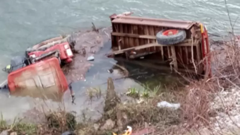Samsun'da Traktör Nehre Devrildi: 75 Yaşındaki Sürücü Hayatını Kaybetti