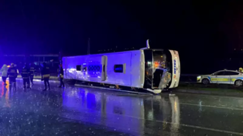 Samsun'da Yolcu Otobüsü Refüje Devrildi: 6 Kişi Yaralandı