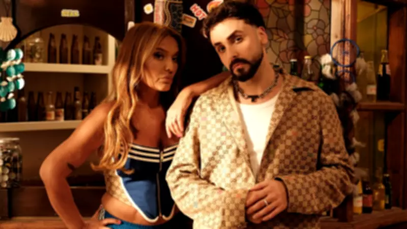 Sefo ile Demet Akalın 'Yerinde Dur' Şarkısı Üzerinden Sosyal Medyada Karşılıklı Açıklamalar Yaptı