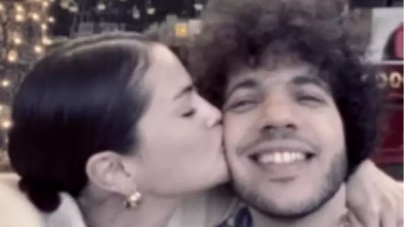 Selena Gomez, Eşi Benny Blanco'nun Kirli Ayak ve Gaz Çıkarma Skandalına Aşkla Yanıt Verdi