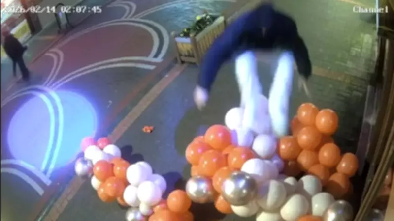 Sevgililer Günü Nefreti Kameralara Yansıdı: Balonları Patlatan Kişi Gözaltında