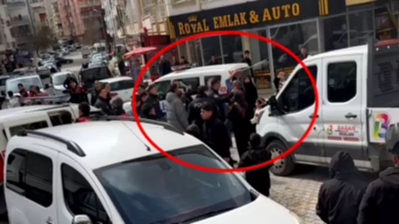Siirt'te Dünür Aileler Arasında Çıkan Bıçaklı Kavga Kameralara Yansıdı: 3 Gözaltı