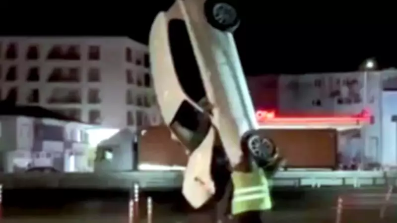 Silivri'de Direksiyon Hakimiyetini Kaybeden Sürücü Aracıyla Dereye Uçtu