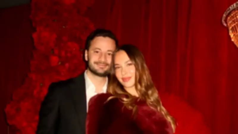 Sima Tarkan Kırmızılar İçinde Büyüyen Karnıyla Gündem Oldu!