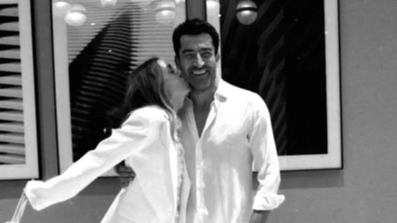 Sinem Kobal'dan 14 Şubat'ta Romantik Mesaj: 'Ömürlük Sevgilim'