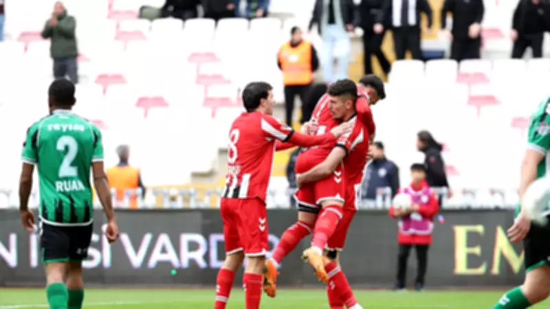 Sivasspor, Sakaryaspor'u 4-1 Mağlup Etti; Caner Erkin Kırmızı Kart Gördü