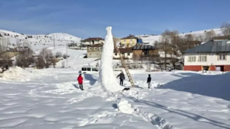 Sivas'ta Dev Kardan Adam: 8 Metrelik Kuleyi Andıran Eser