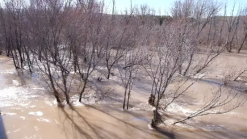 Sivas'ta Kızılırmak Nehri Taştı: Köy Yolu Ulaşıma Kapandı