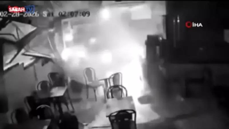 Üsküdar'da Kontrolden Çıkan Otomobil İş Yerine Daldı: Güvenlik Kamerası Görüntüleri Ortaya Çıktı