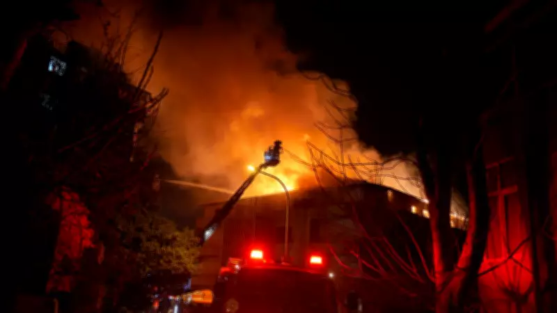 Üsküdar'da Metruk Bina Yangını: İtfaiye Ekipleri 1,5 Saatlik Müdahale ile Alevleri Söndürdü