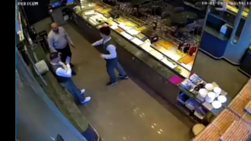 Üsküdar'da Pastane Skandalı: 16 Yaşındaki Çocuğa 5 Aylık Şiddet İddiası Kameralara Yansıdı