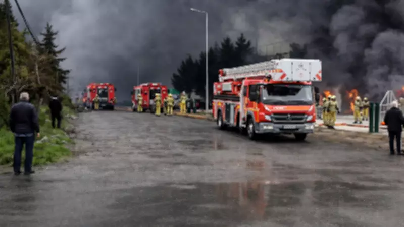 İstanbul Silivri'de Kozmetik Fabrikasında Büyük Yangın: İtfaiye Seferber Oldu