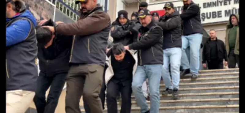 İstanbul'da 'Şapkalı Volkan' Çetesi Çökertildi: 41 Gözaltı, 1 Kilo Kokain Ele Geçirildi