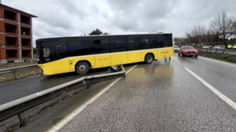İstanbul'da İETT Otobüsü Bariyere Çarptı: Yaralılar Var, Anlar Kamerada