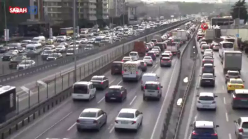 İstanbul'da İftar Öncesi Trafik Yoğunluğu Yüzde 81'e Ulaştı