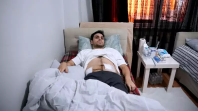 İstanbul'da Metro Çıkışında Dehşet: Yardım Etmek İsteyen Genç 6 Yerinden Bıçaklandı