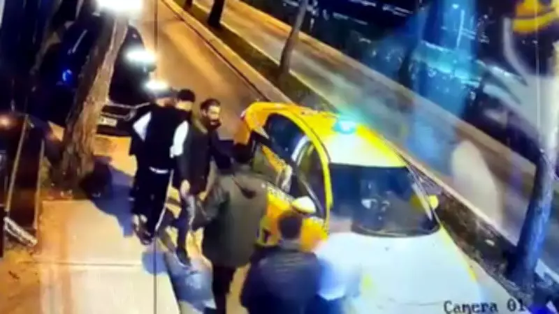 İstanbul'da Taksi Şoförü, 5 Yolcu Alamayınca Alkollü Saldırgan Tarafından Darp Edildi