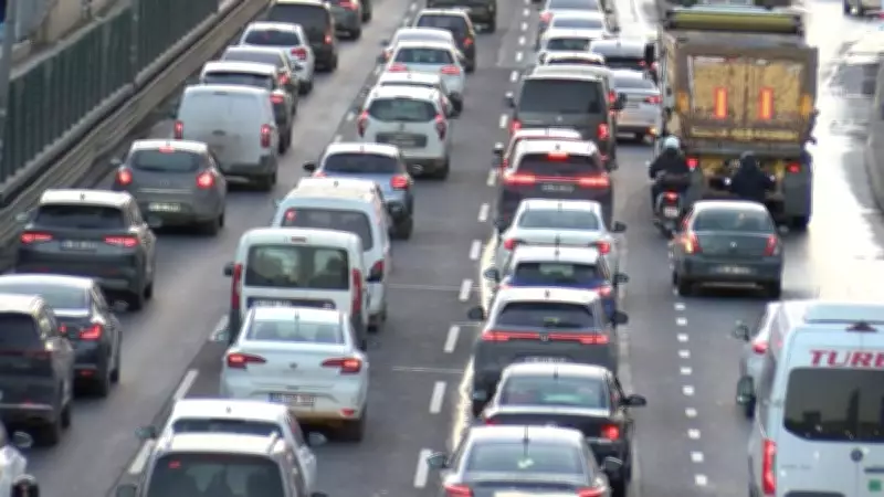 İstanbul'da Trafik Felci: Anadolu Yakası Yoğunluğu Yüzde 90'a Ulaştı