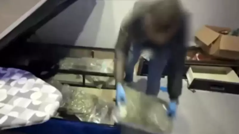 İstanbul'da Yatak Bazasından 22 Kilo Uyuşturucu Ele Geçirildi