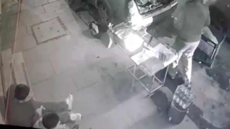 Sultangazi'de Kaldırıma Ateş Açıldı: Esnafın Soğukkanlılığı Dikkat Çekti