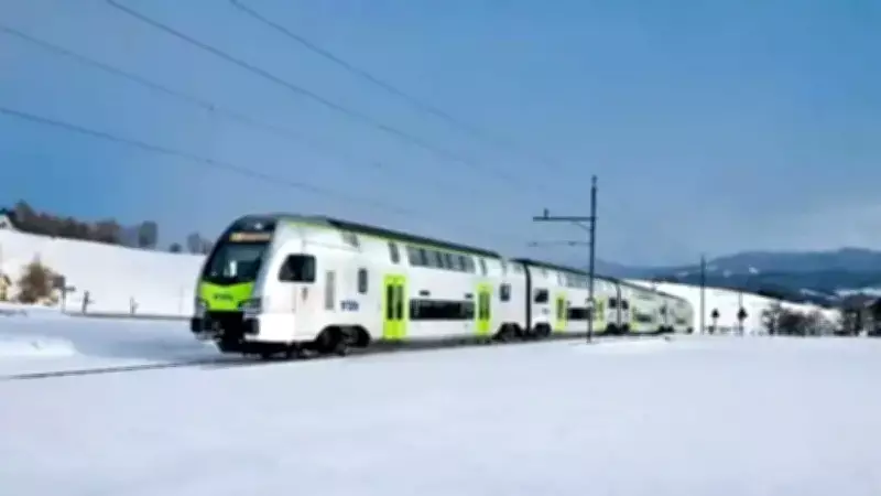 İsviçre'de Tren Raydan Çıktı: 80 Yolcu Tahliye Ediliyor