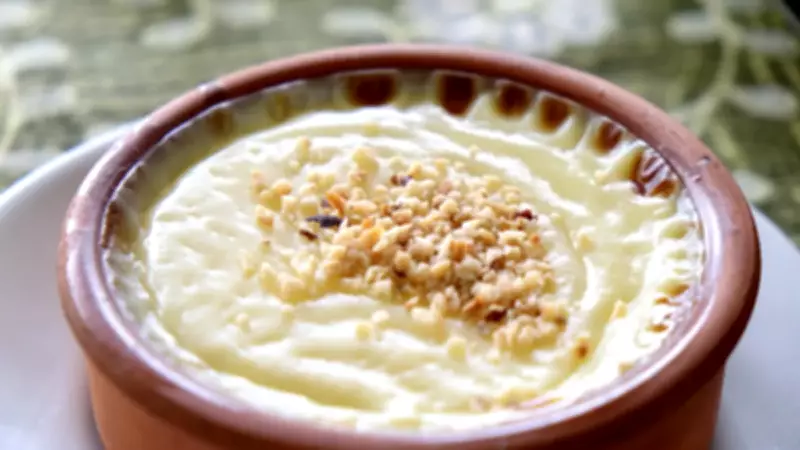 Tam Kıvamında Güveçte Sütlaç Tarifi: Her Kaşığı Mest Edecek Lezzet