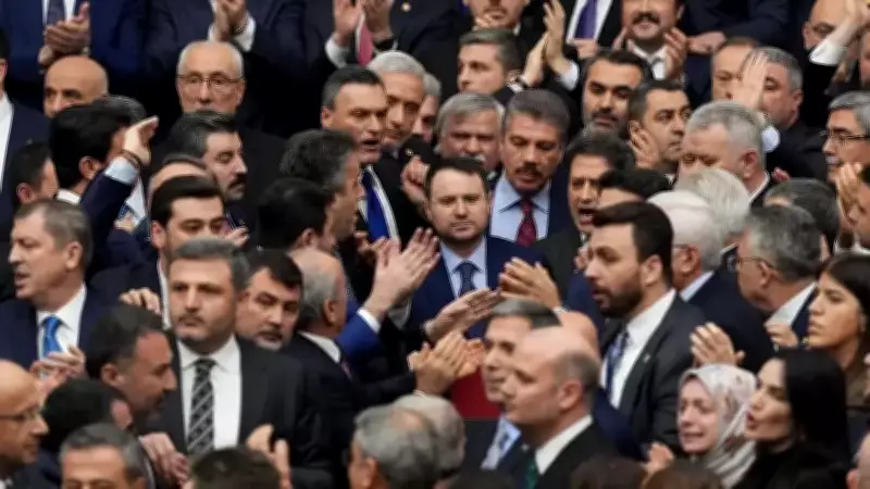 TBMM'de Yemin Töreninde Gerginlik: CHP'li Tanal Fitili Ateşledi