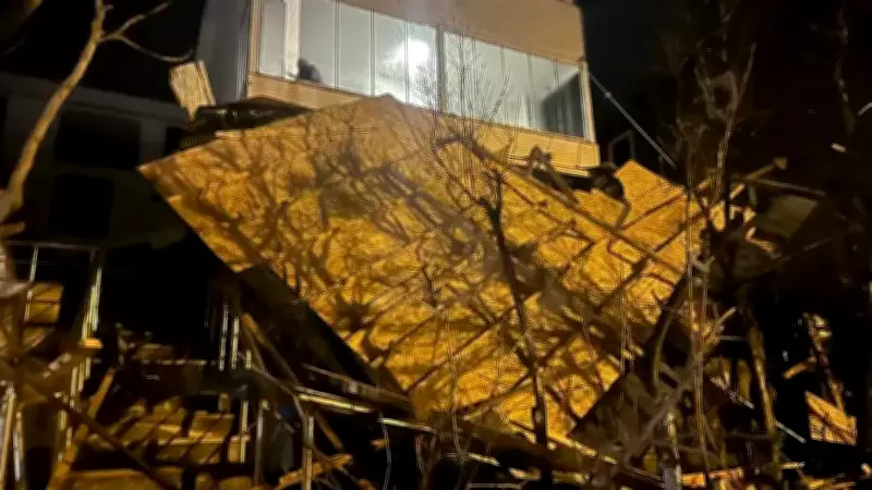 Tekirdağ'da Şiddetli Rüzgar İş Yeri ve Ev Çatılarını Uçurdu