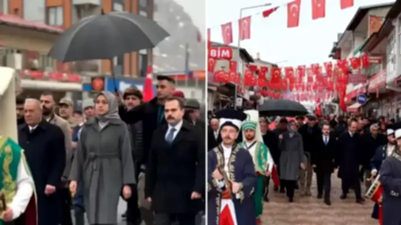 Tercan Kaymakamı'nın Şemsiye Tartışması: 'Fark Ettiğim An Kendim Taşıdım'