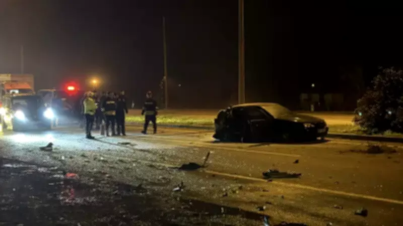 Terme'de Tırla Çarpışan Otomobilde 2 Kişi Yaralandı