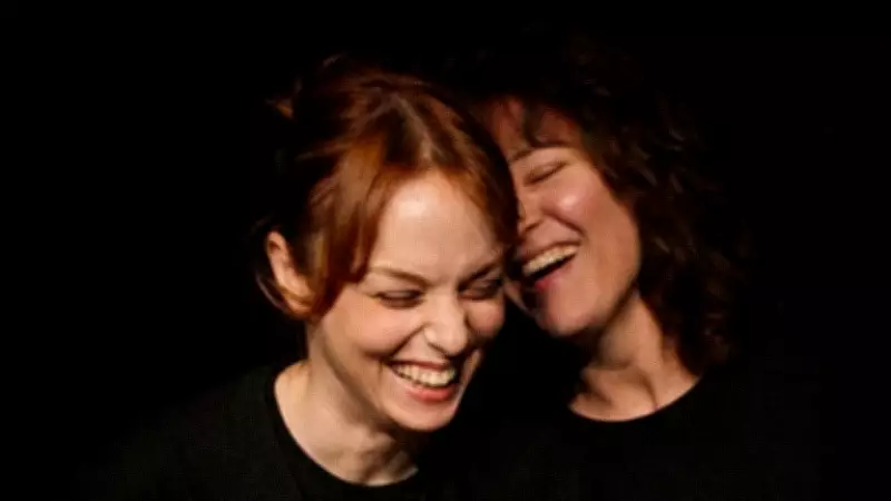 Tülin Özen ve Nilperi Şahinkaya 'Ballı Süt' Tiyatro Oyununda İlk Kez Birlikte Sahne Alıyor