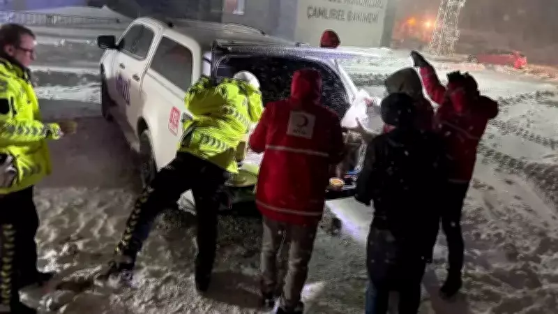 Tokat'ta Kar Fırtınası: Çamlıbel'de Mahsur Kalan Sürücülere Kızılay ve AFAD'dan Yardım