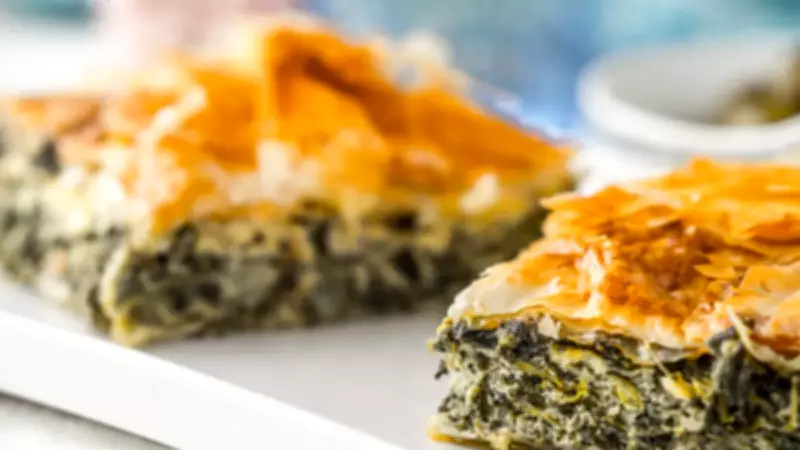 Çıtır ve Pratik: Baklava Yufkasından Ispanaklı Börek Tarifi