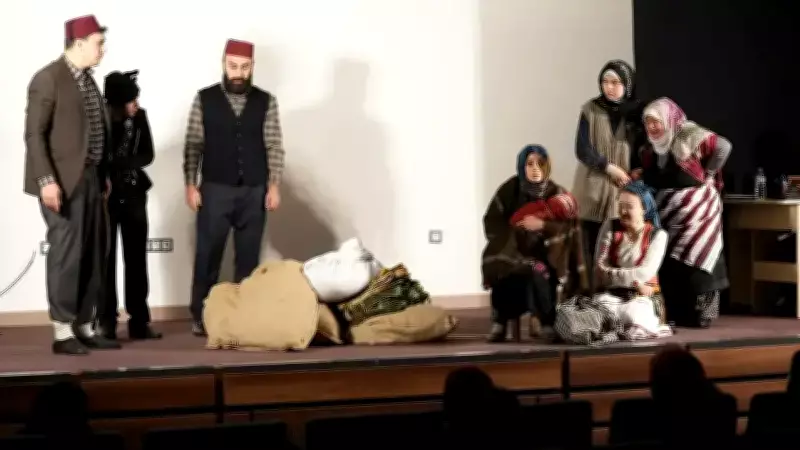 Trabzon'da Zorunlu Göçün Hikayesi Sahnelendi: Tiyatro Ekibi İlçeleri Dolaştı