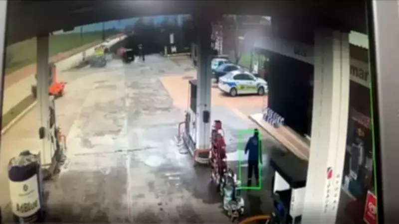 Turhal'da Minibüs Kazası: 6 Öğrenci Yaralandı, Güvenlik Kamerası Görüntüleri Ortaya Çıktı