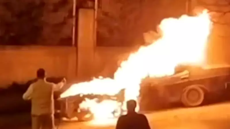 Tuzla'da Park Halindeki Otomobil Alev Alev Yandı! İtfaiye Hızlı Müdahale Etti