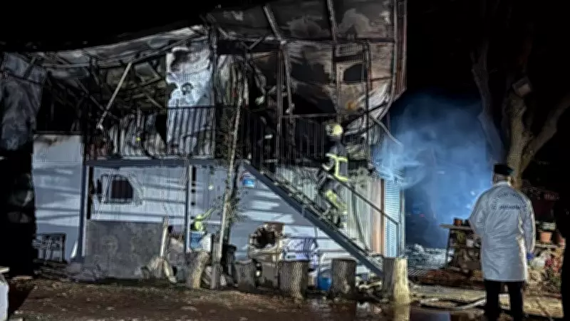 Uşak'ta Yangın Faciası: Karı Koca Prefabrik Evde Yanarak Hayatını Kaybetti