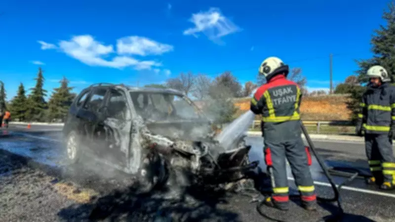 Uşak'ta Yolda Seyir Halindeki Cip Aniden Alev Aldı, Kullanılamaz Hale Geldi