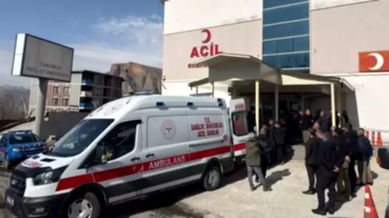 Çukurca'da Transit Araç Kazası: 8 Yaralı, Birinin Durumu Ağır