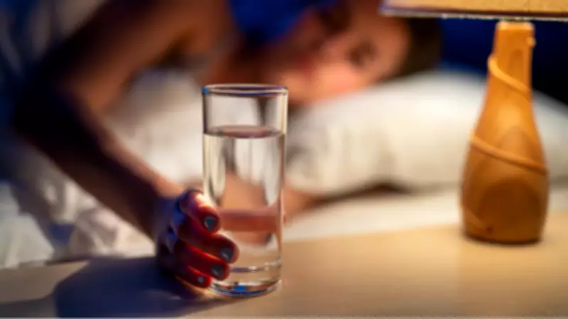 Uyumadan Önce Su İçmek: Faydaları ve Zararları Bilimsel Olarak Açıklandı