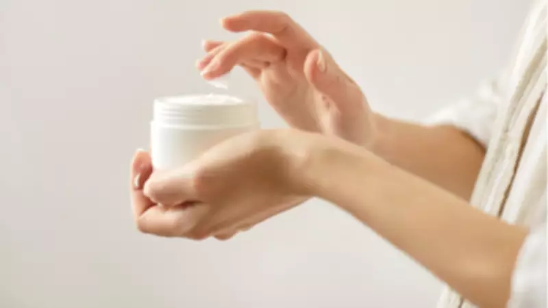 Uzmanlar Uyarıyor: Östrojen Kremlerinin Kontrolsüz Kullanımı Kanser Riskini Artırıyor