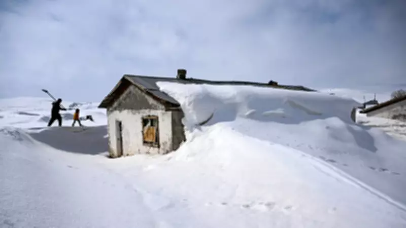 Van'da 9 Yıldır Kar Altında Tek Başına Mücadele Eden Çiftin Hikayesi