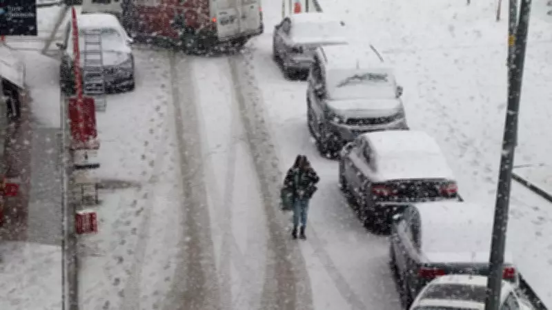 Van'da Yoğun Kar Yağışı: 40 Yerleşim Yeri Ulaşıma Kapandı