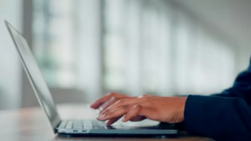 Windows 11'de Devrim: Görev Çubuğu Özgürlüğü Geri Dönüyor!