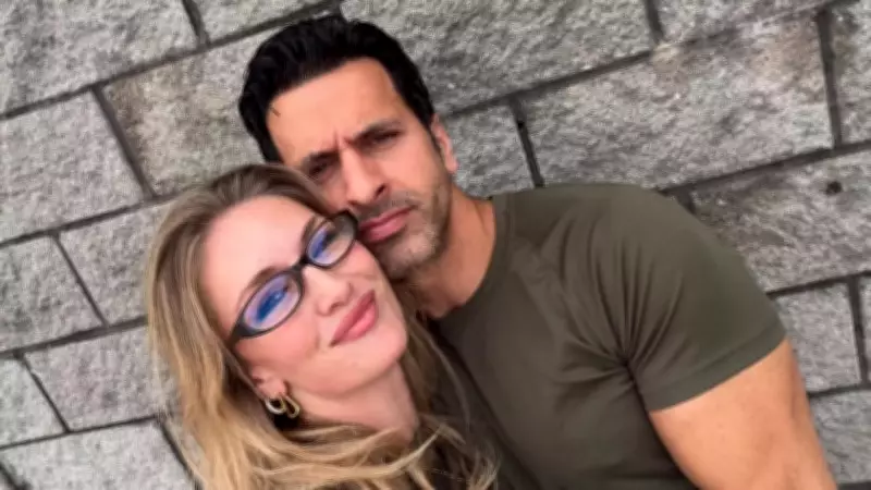 Yasemin Kay Allen ve Erdal Kaya'dan 'Isırmalık' Pozlar