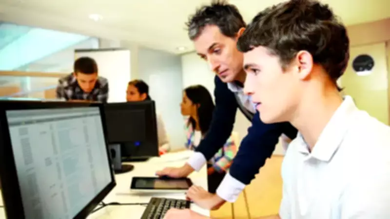 YÖK'ten Uygulamalı Eğitimde Yeni Dönem: Öğrenciler En Az Bir Dönem İş Yerinde