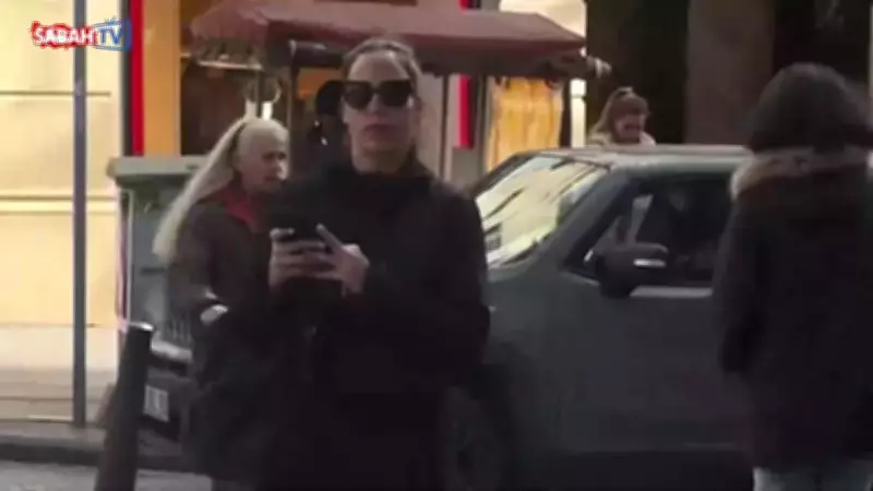 Zehra Çilingiroğlu, annesi Hülya Avşar'ın dizisini beğeniyle izlediğini açıkladı