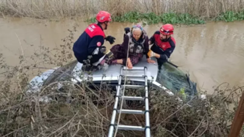 İzmir Bayındır'da Sağanak Sonrası Mahsur Kalan 2 Kişi Kurtarıldı