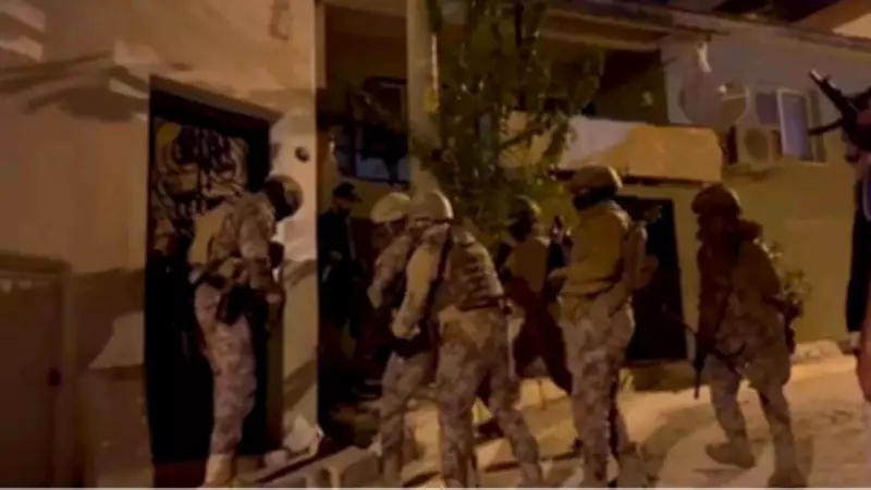 İzmir'de FETÖ Operasyonu: 12 Şüpheli Gözaltına Alındı